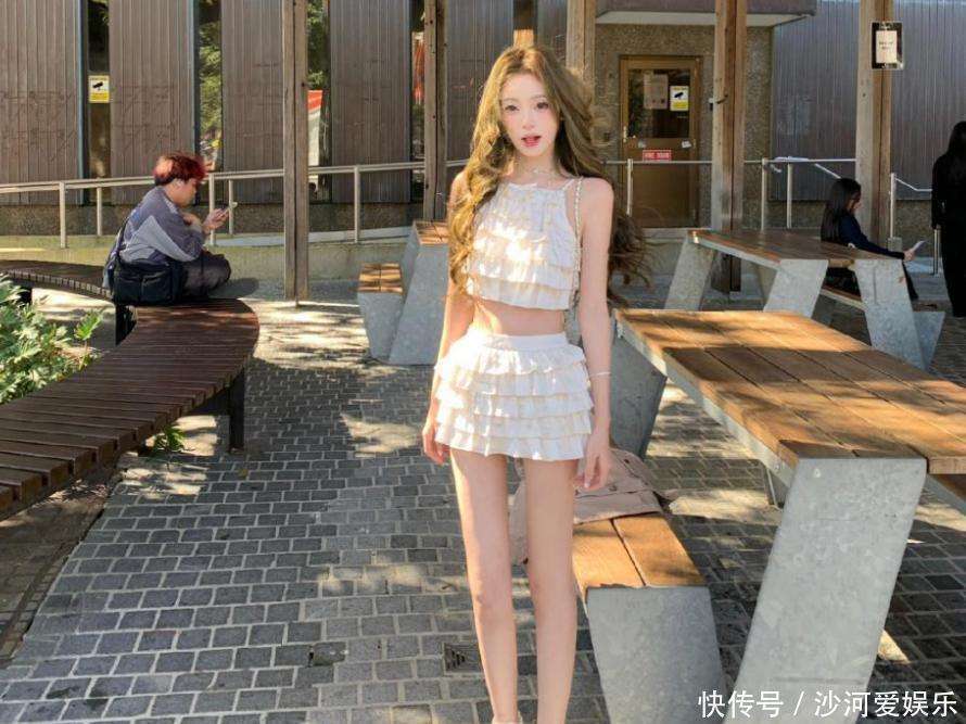 懒懒去澳洲度假酒店穿睡衣拍照风格很大胆王思聪不在身边！